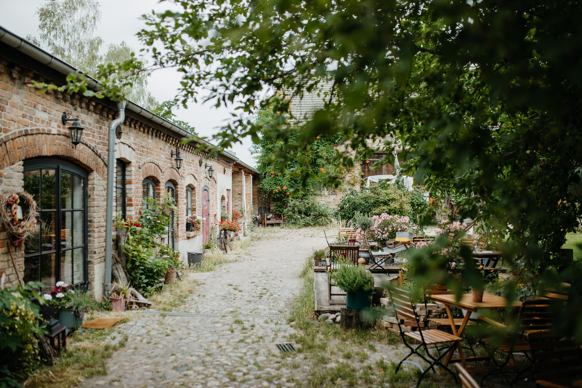Herr von Lux Hochzeitsfotograf Potsdam Hochzeit Vierseithofcafe Ludwigsfelde
