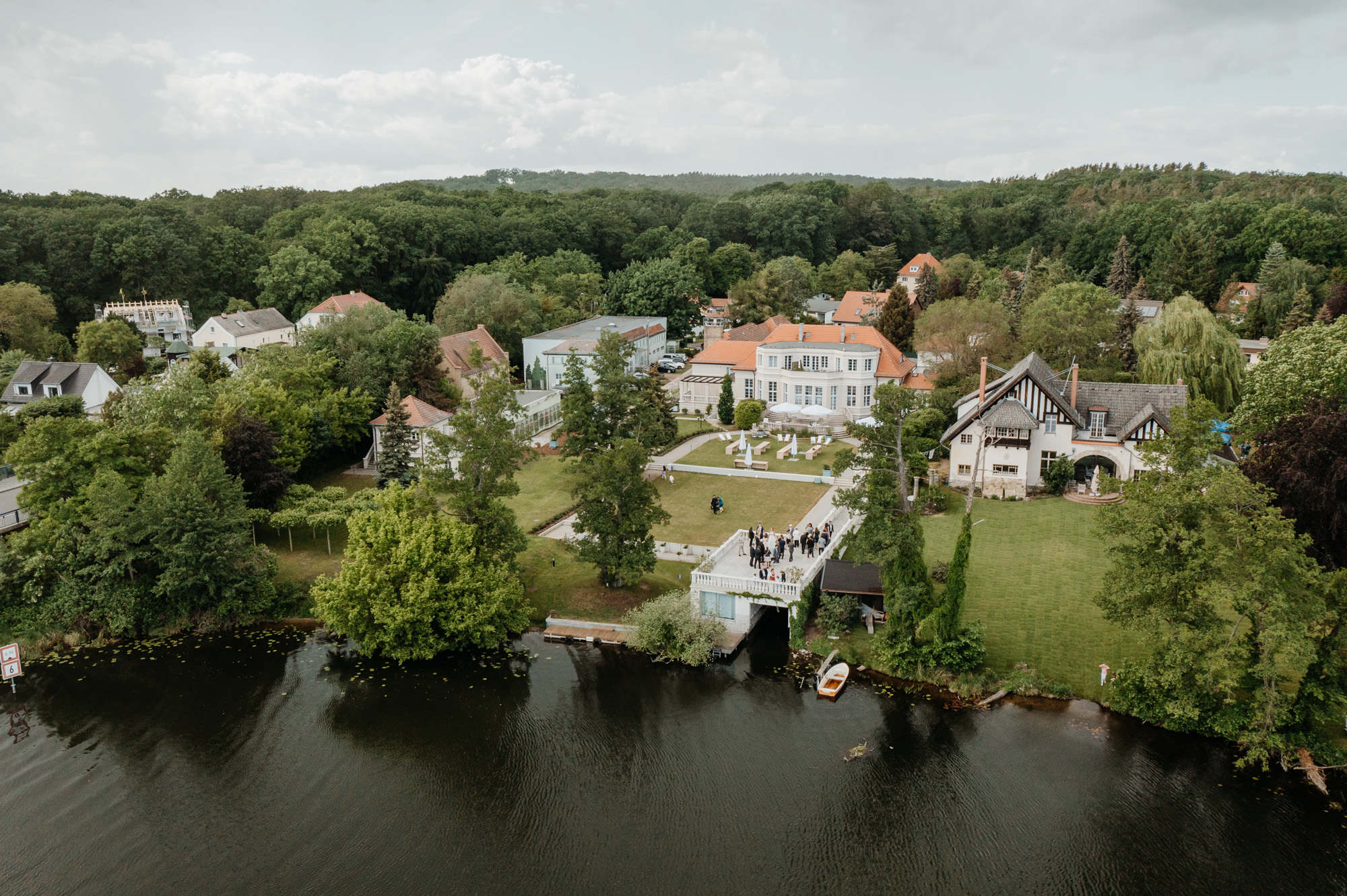 Herr von Lux Hochzeitsfotograf Potsdam Hochzeit Gästehaus am Lehnitzsee